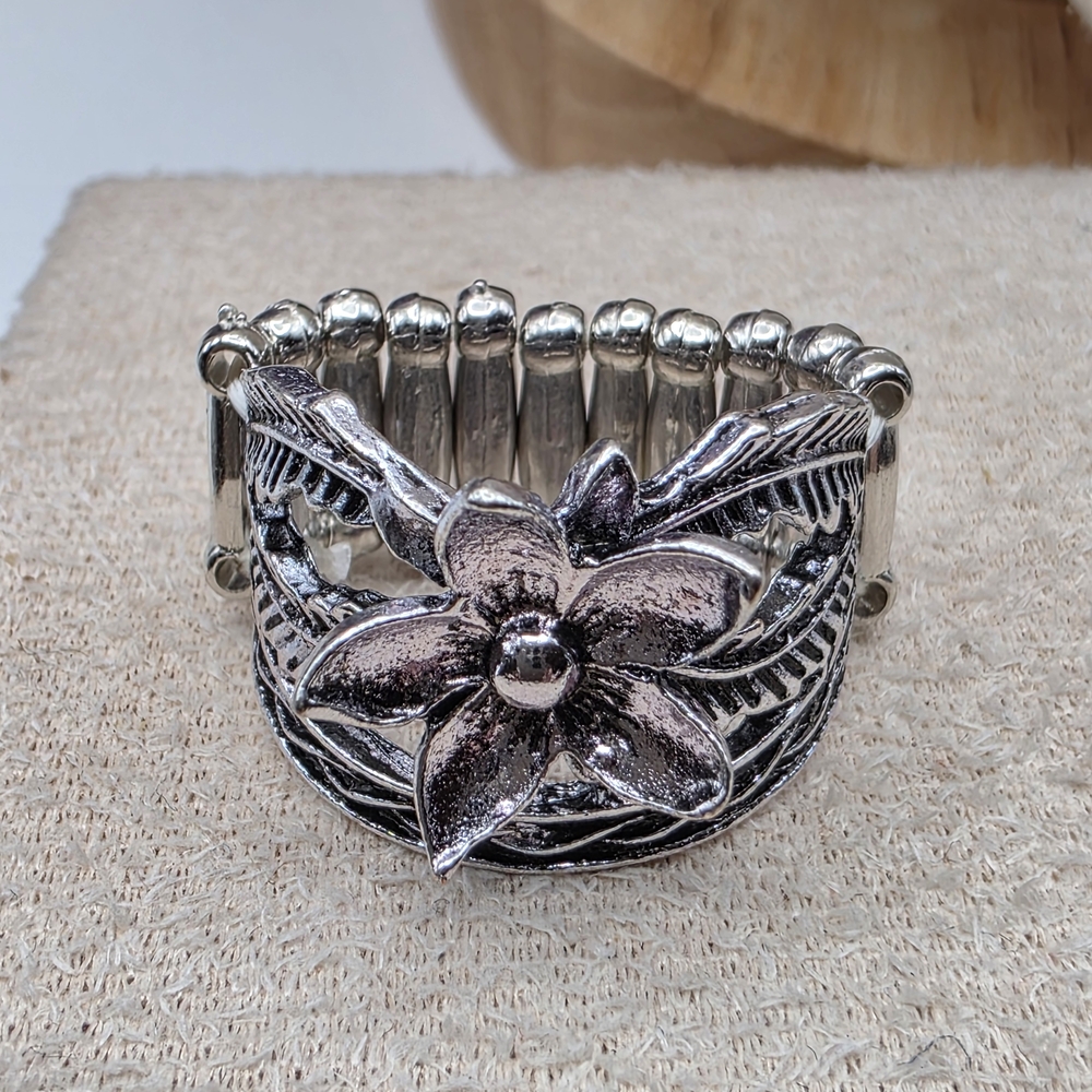 Elegant Silver Floral Ring (1210)